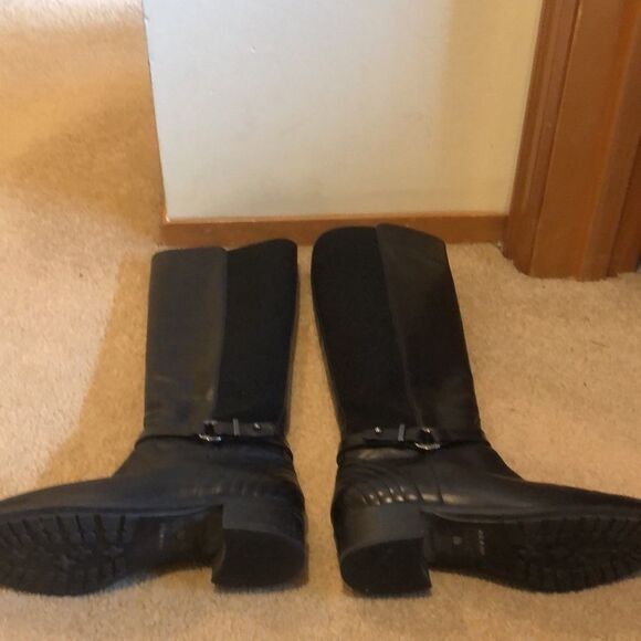 𝅺Aquatalia mid calf black leather boots - Picture 3 of 13